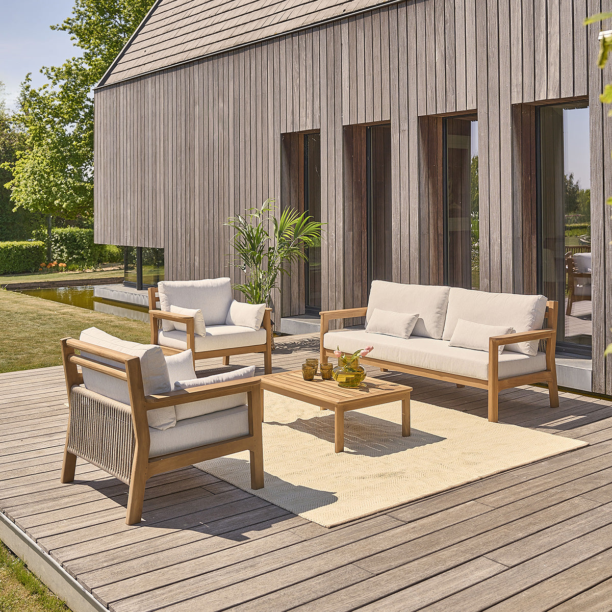 MAORA - Garten-Couchtisch aus massivem Teakholz