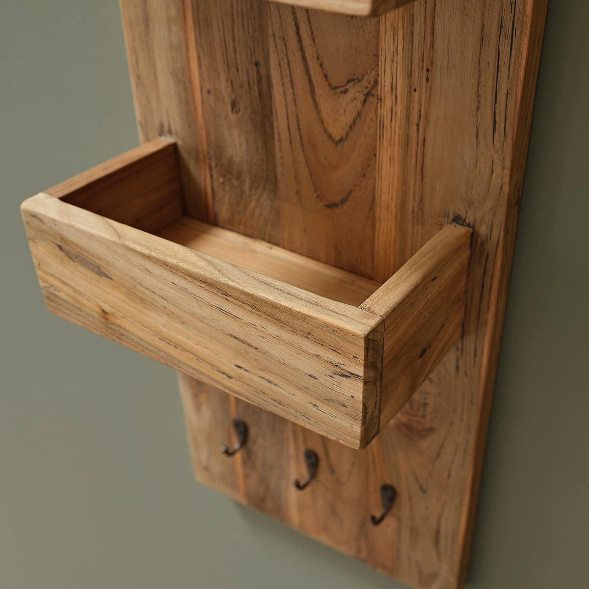 AUSTIN - Wandregal aus massivem, recyceltem Teakholz