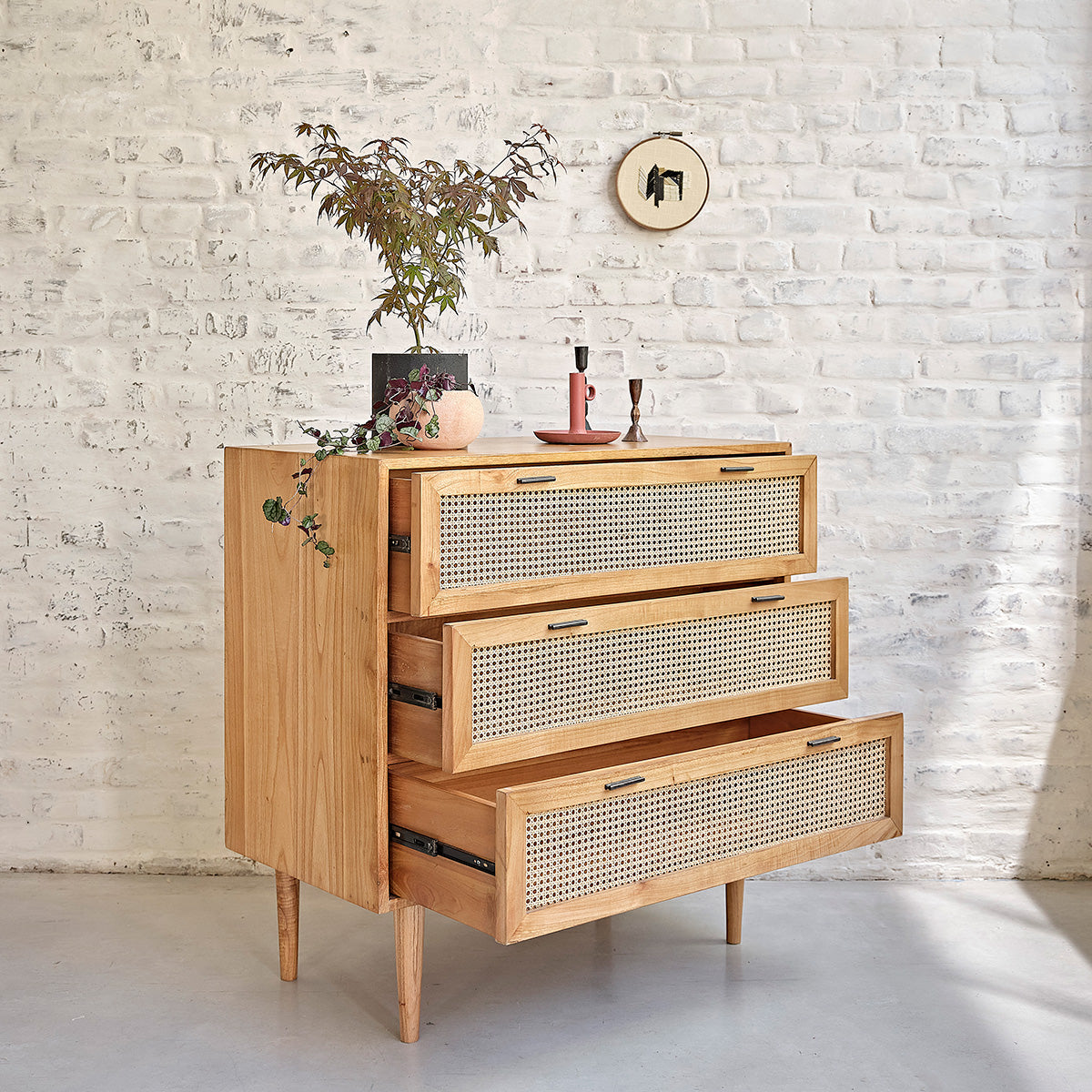 ALBA - Kommode aus massivem Mindi und Rohrgeflecht 100 cm