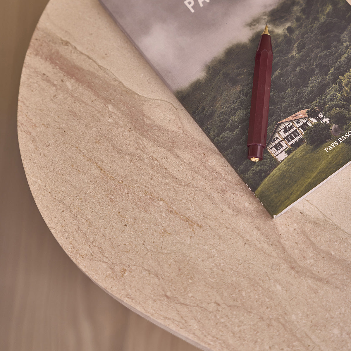 CALMA - Beistelltisch aus massivem Teakholz und organischem Marmor