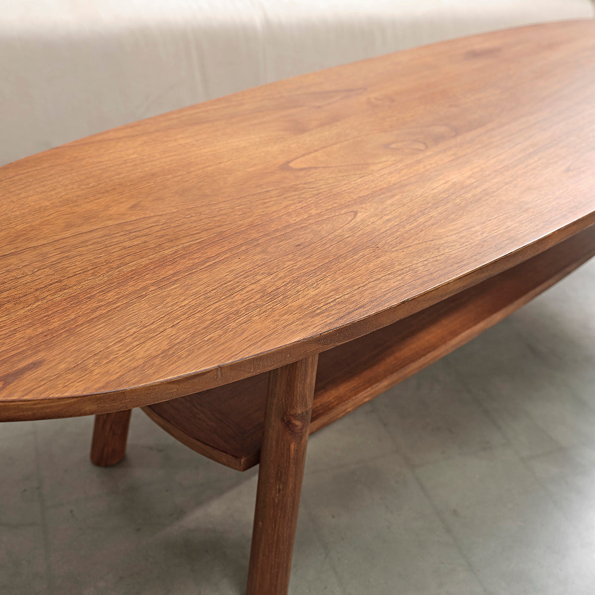 MILO - Couchtisch aus massivem Mindi-Holz, Walnuss-Finish 160 cm