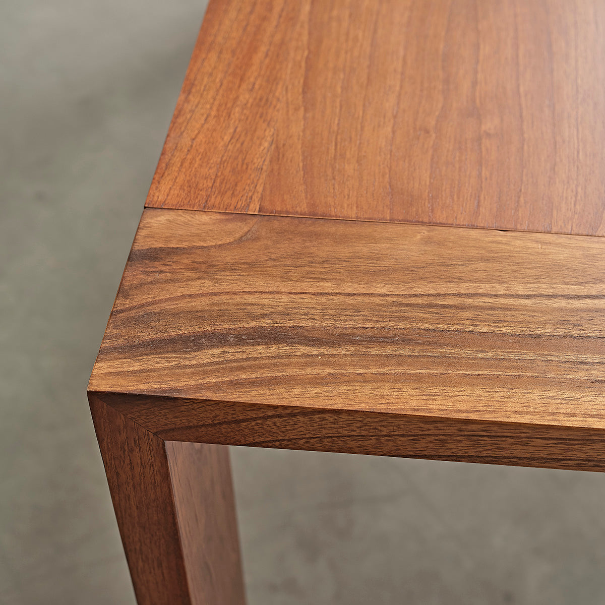 MILO - Tisch aus massivem Mindi in Walnuss-Finish 6 pers.