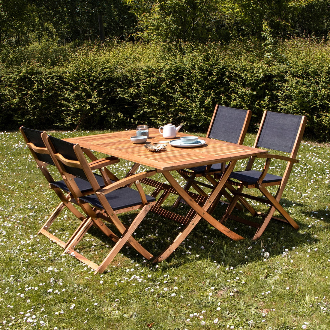 HANOÏ - Gartenmöbel aus massiver Akazie und schwarzem Textilene 4 Sitze