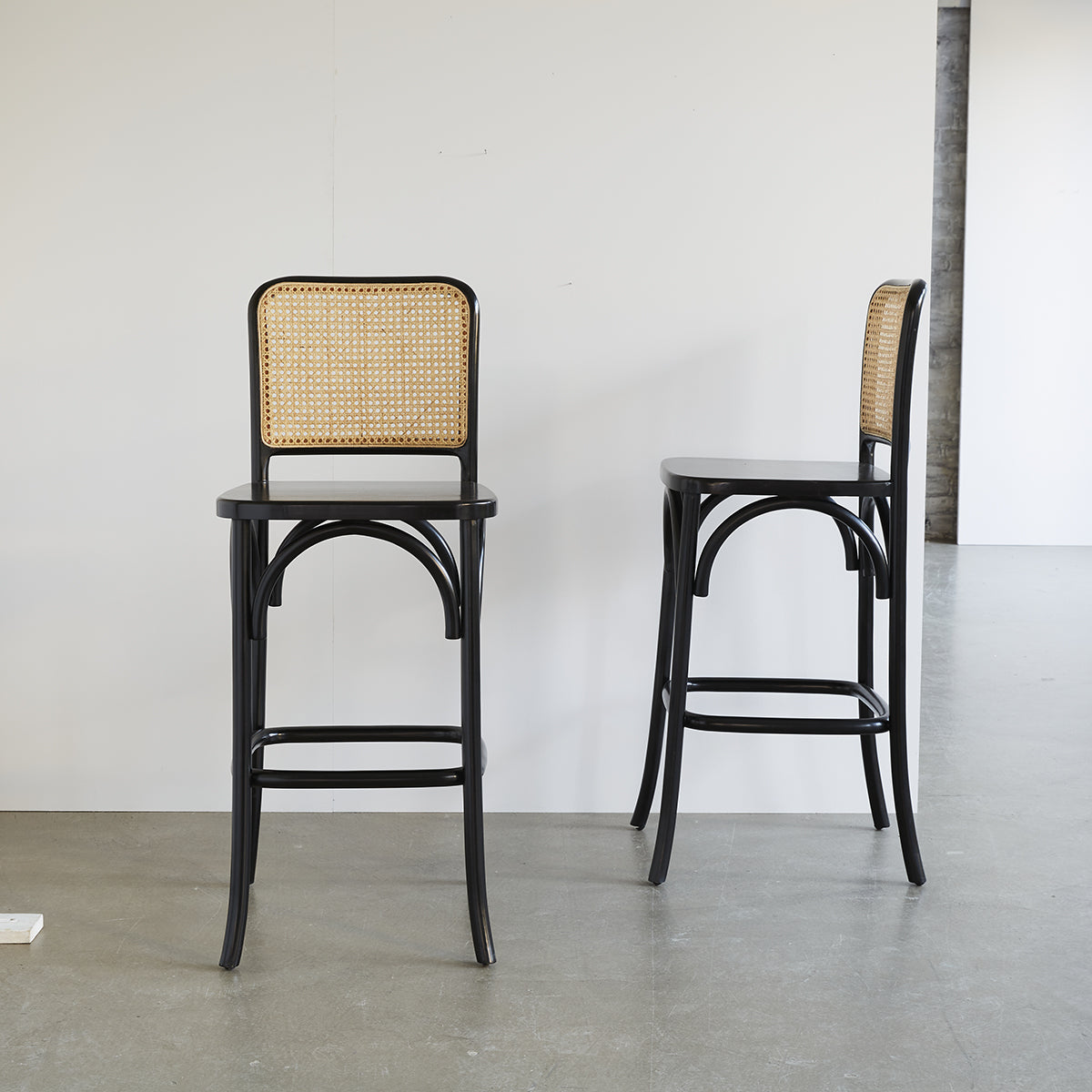 ARON - Tabouret de bar en acajou massif et cannage