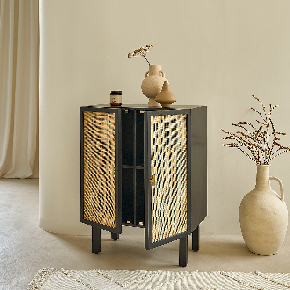 BLAISE - Buffet aus massivem Mangoholz schwarz und Rohrgeflecht 68 cm