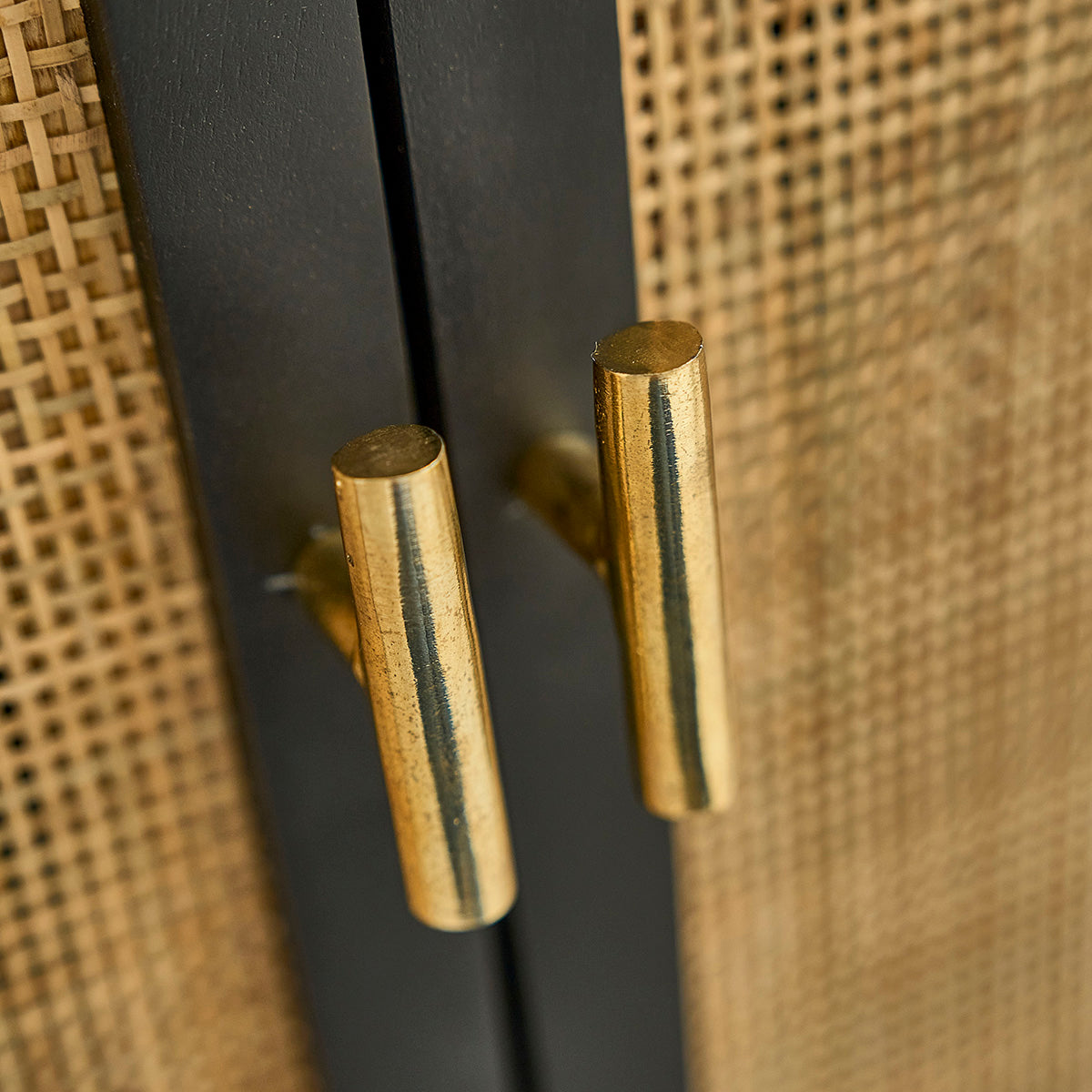 BLAISE - Buffet aus massivem Mangoholz schwarz und Rohrgeflecht 68 cm