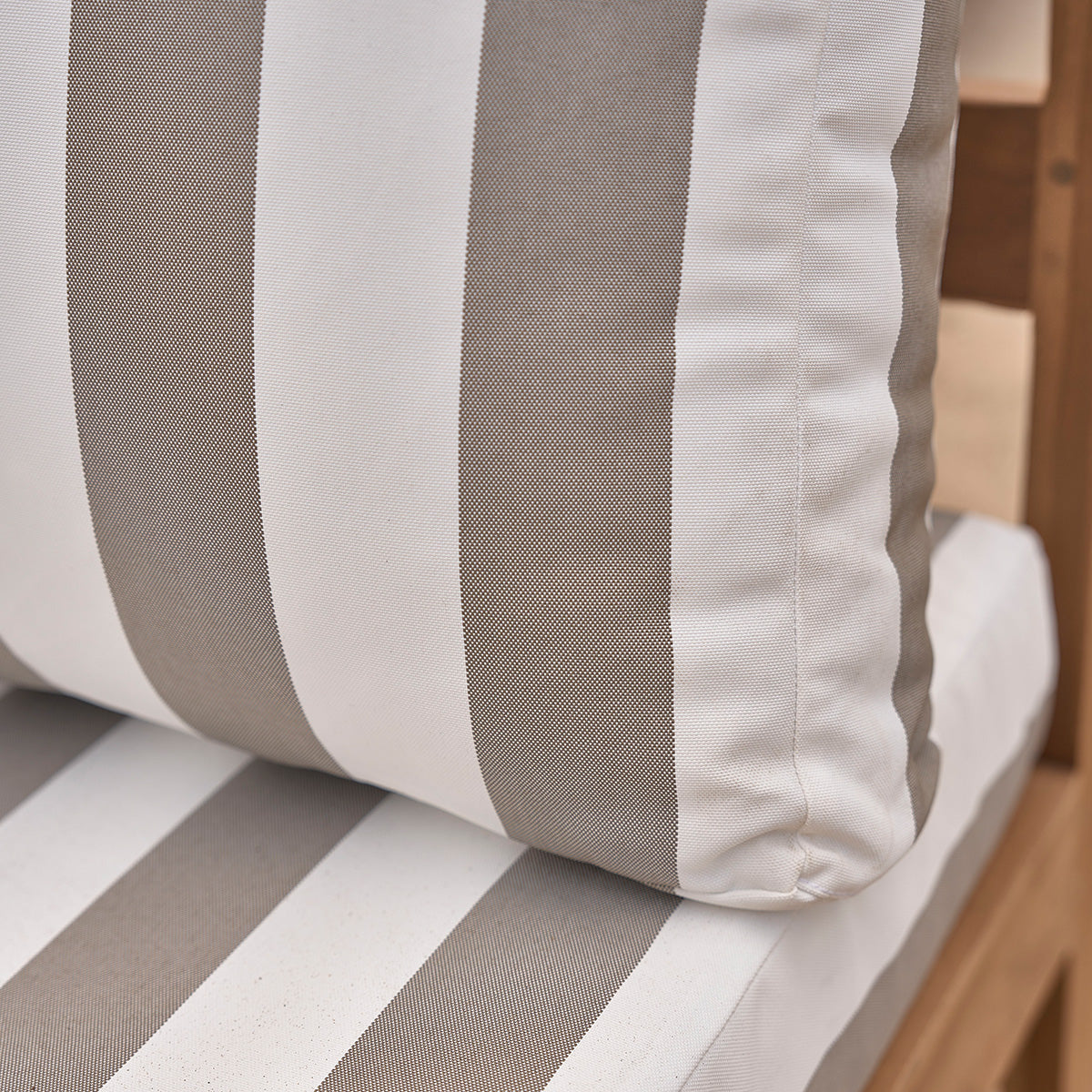 PALMA - Gartensessel aus massivem Teakholz und gestreiften Kissen