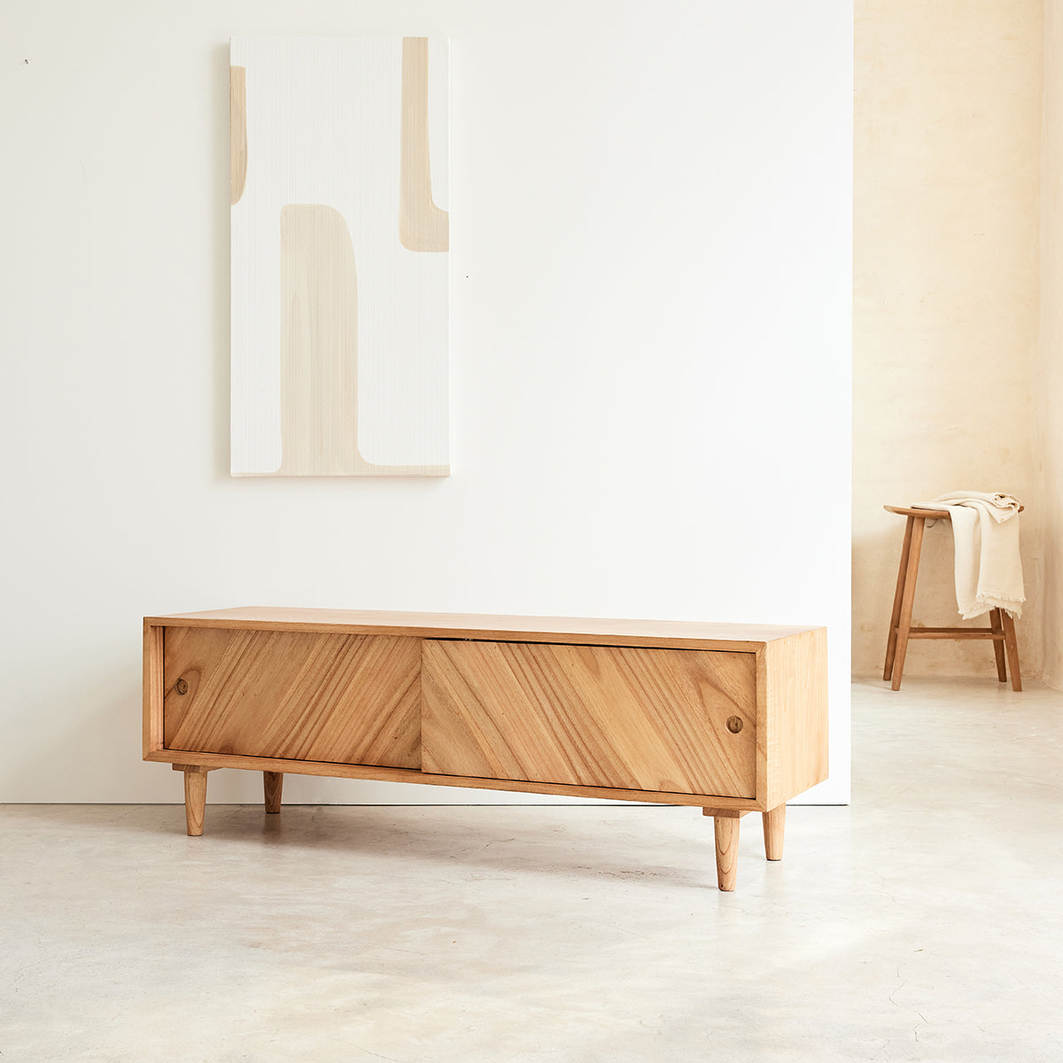 PACÔME - TV-Möbel aus massivem Mindi 135 cm