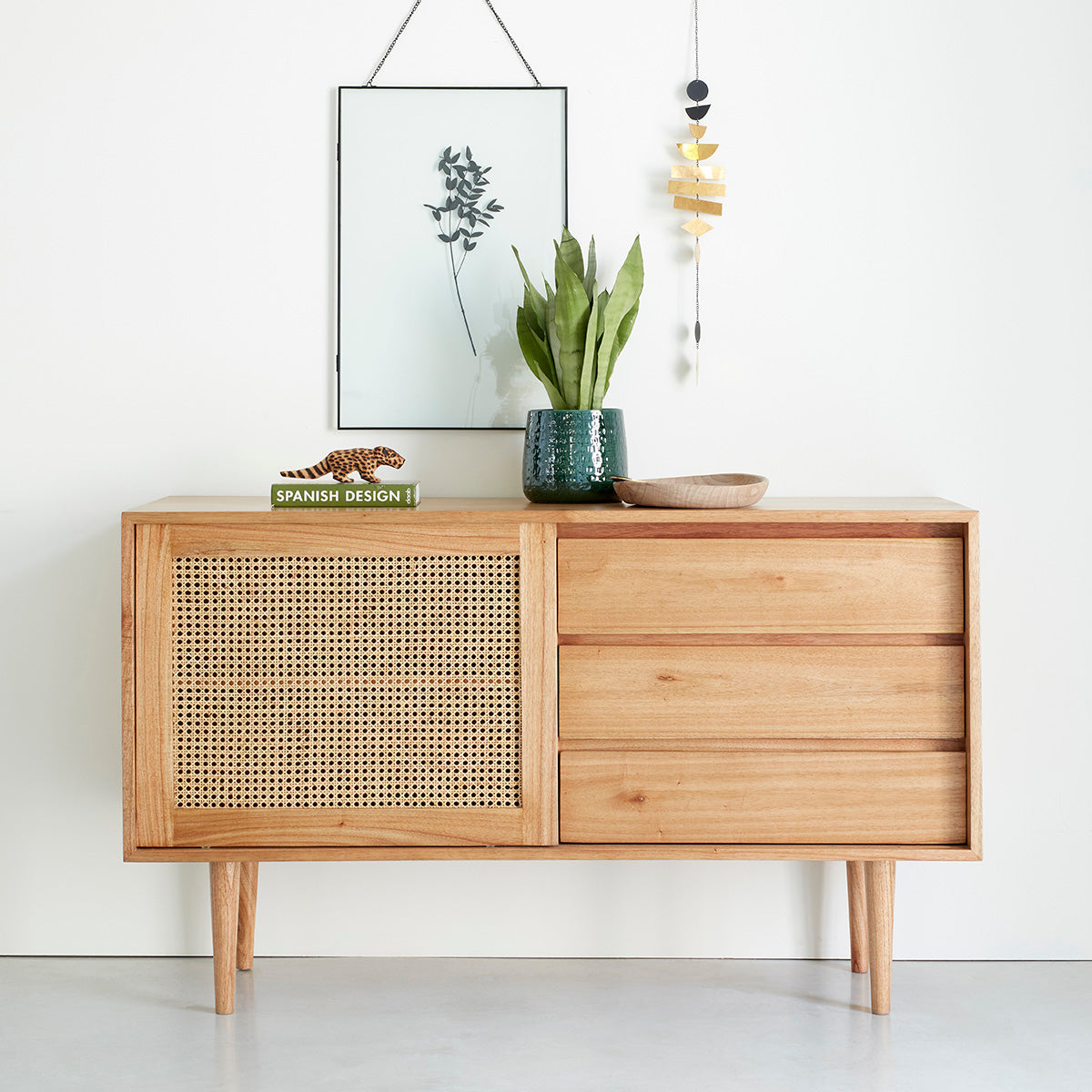 HANA - Buffet aus massivem Mindi und Rohrgeflecht 135 cm