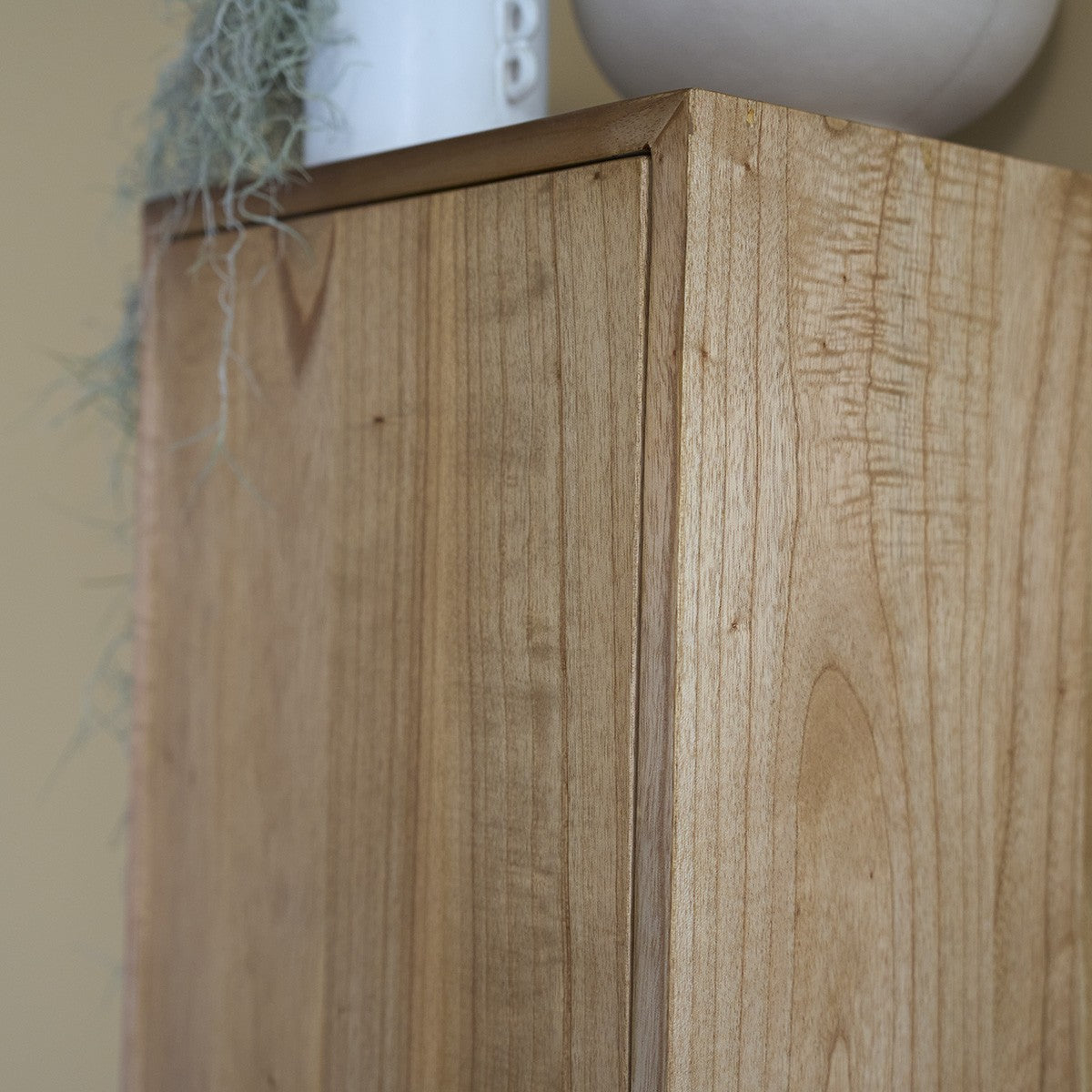 FIFTIES - Badezimmersäule aus massivem Mindi, hängend, 120 cm