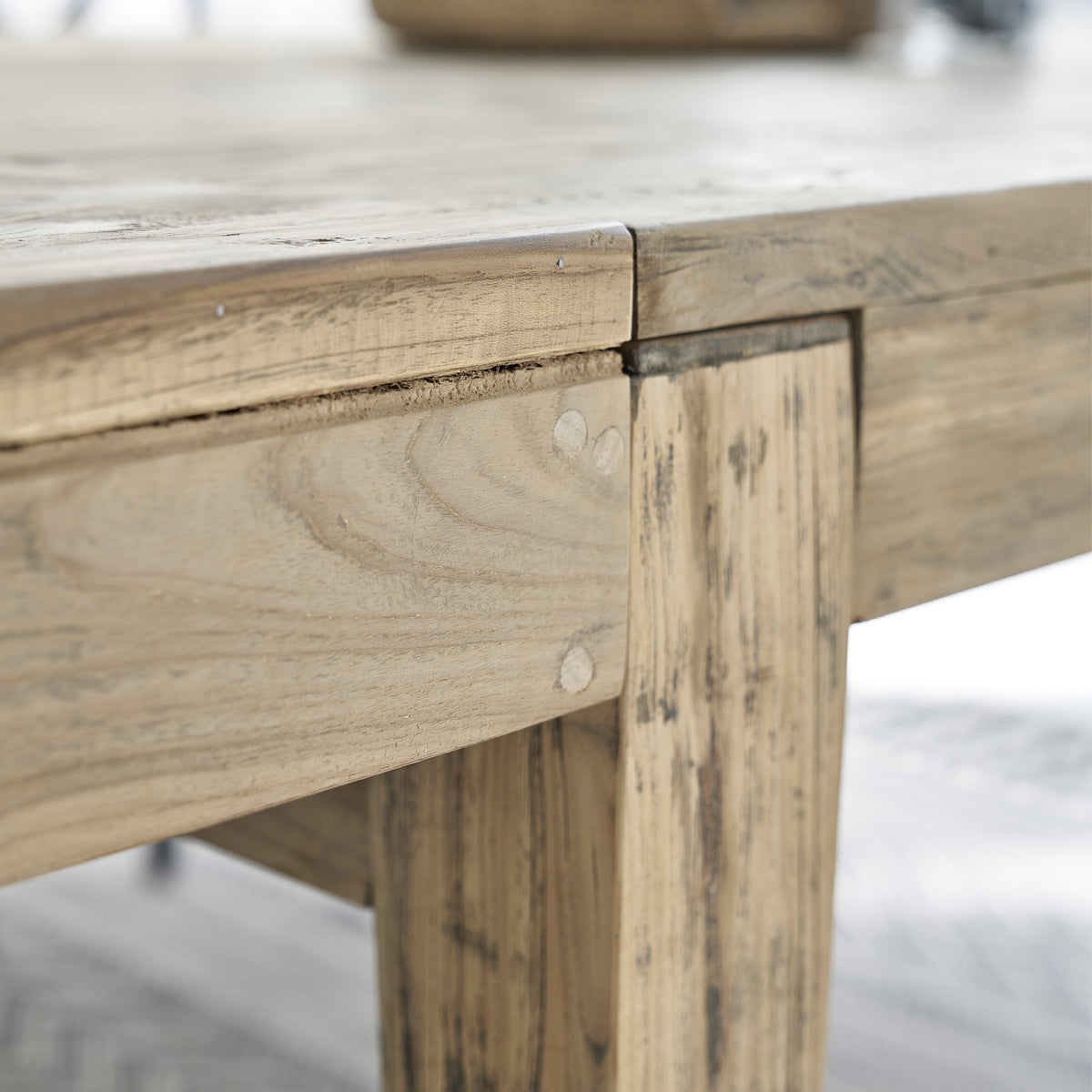 CARGO - Tisch aus massivem recyceltem Teakholz ausziehbar 12 pers.