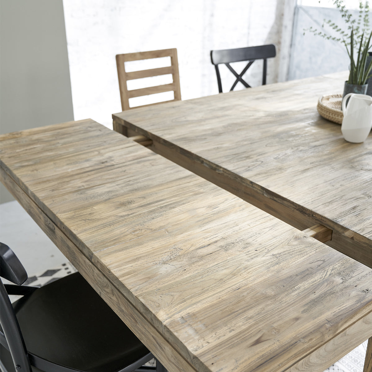 CARGO - Tisch aus massivem recyceltem Teakholz ausziehbar 12 pers.