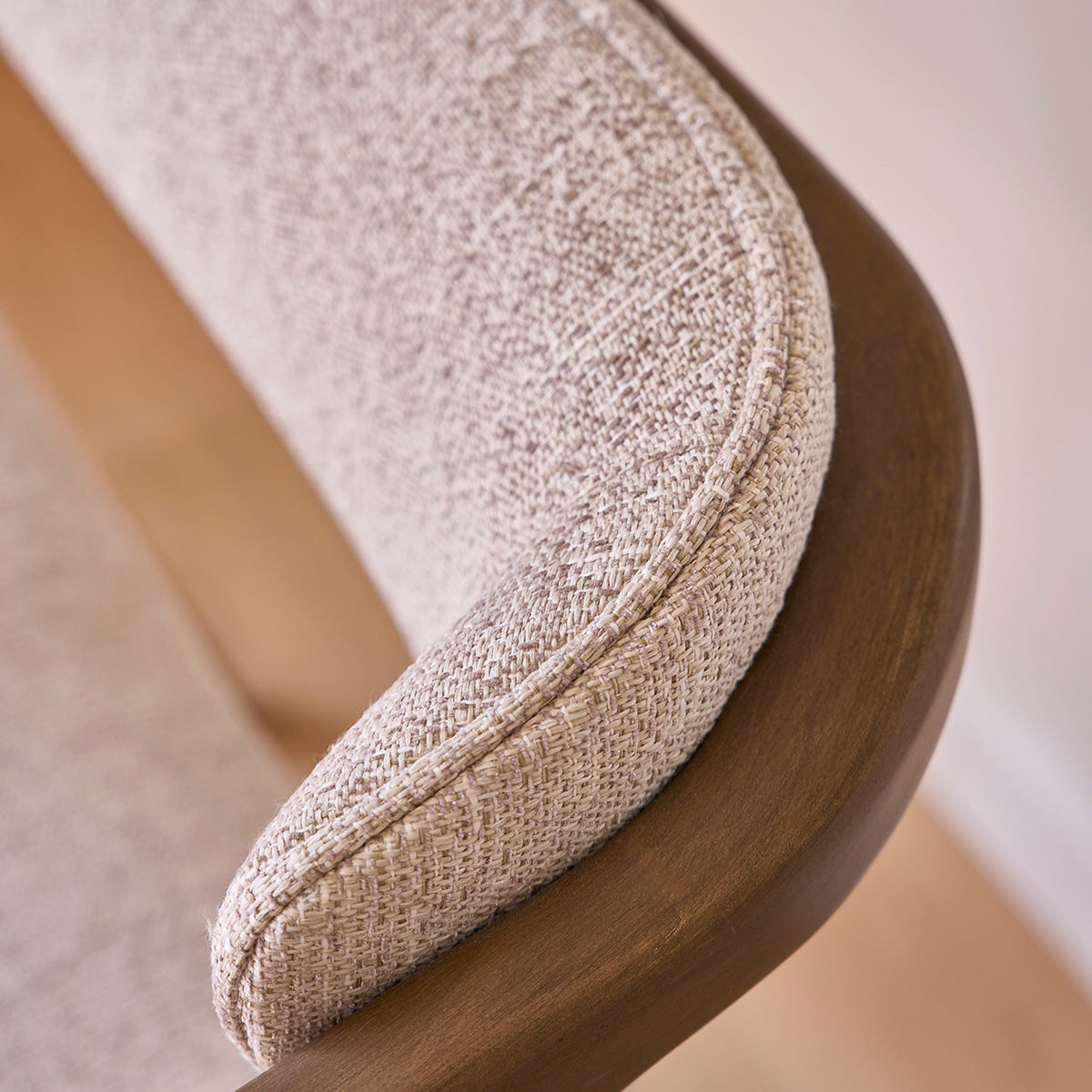 ÉLOI - Chaise en bois massif et tissu texturé beige chiné