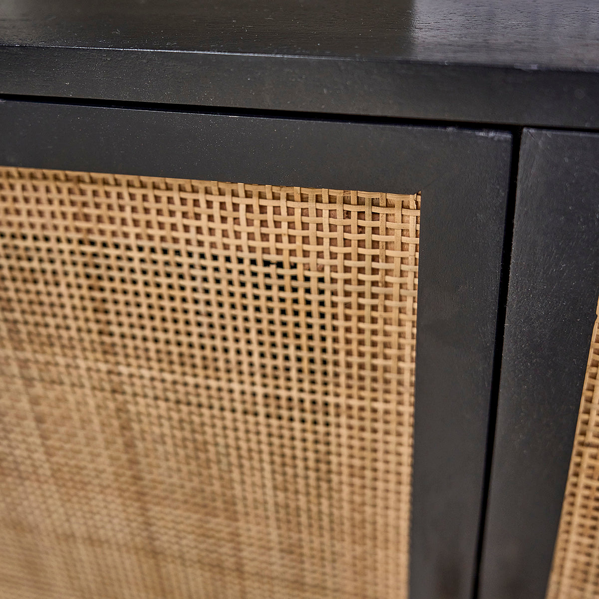 BLAISE - Bücherregal aus massivem Mangoholz, schwarz und Rohrgeflecht 170 cm