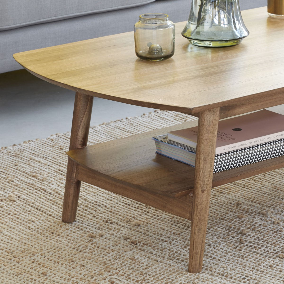 ODDA - Couchtisch aus massivem Mindi-Holz 130 cm