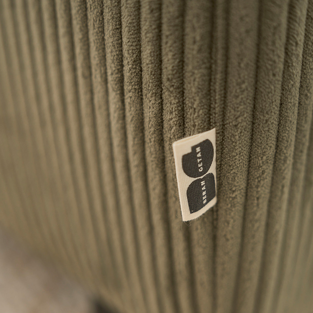 ALPHONSE - Gerades 4-Sitzer-Sofa aus khakifarbenem Cord