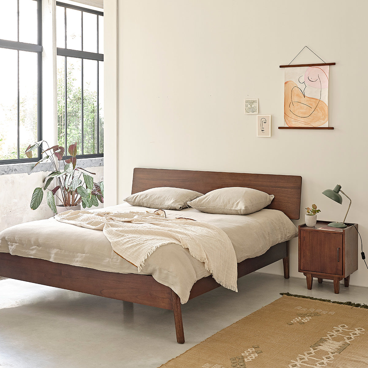 VINTAGE - Table de chevet en mindi massif finition noyer 40 cm