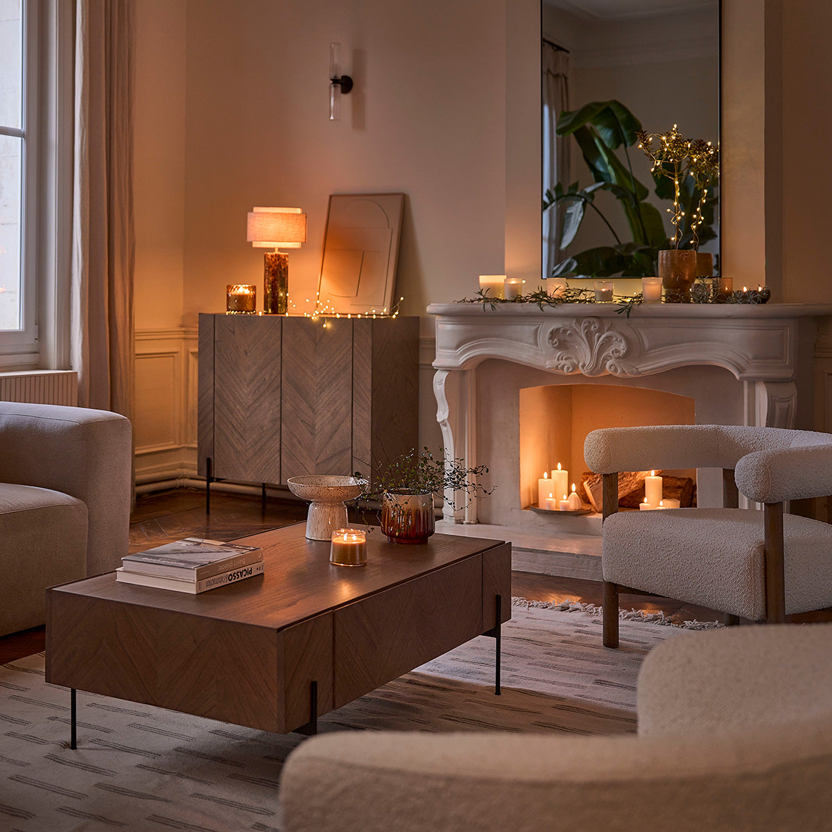 CALIX - Couchtisch aus massivem Mindi und Metall in Walnuss-Finish 120 cm