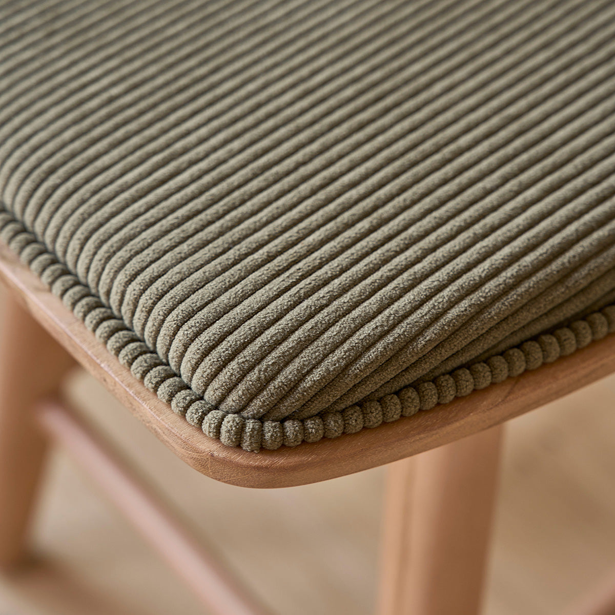 AMBRE - Lot de 2 tabourets en bois de teck assise velours côtelé 45 cm