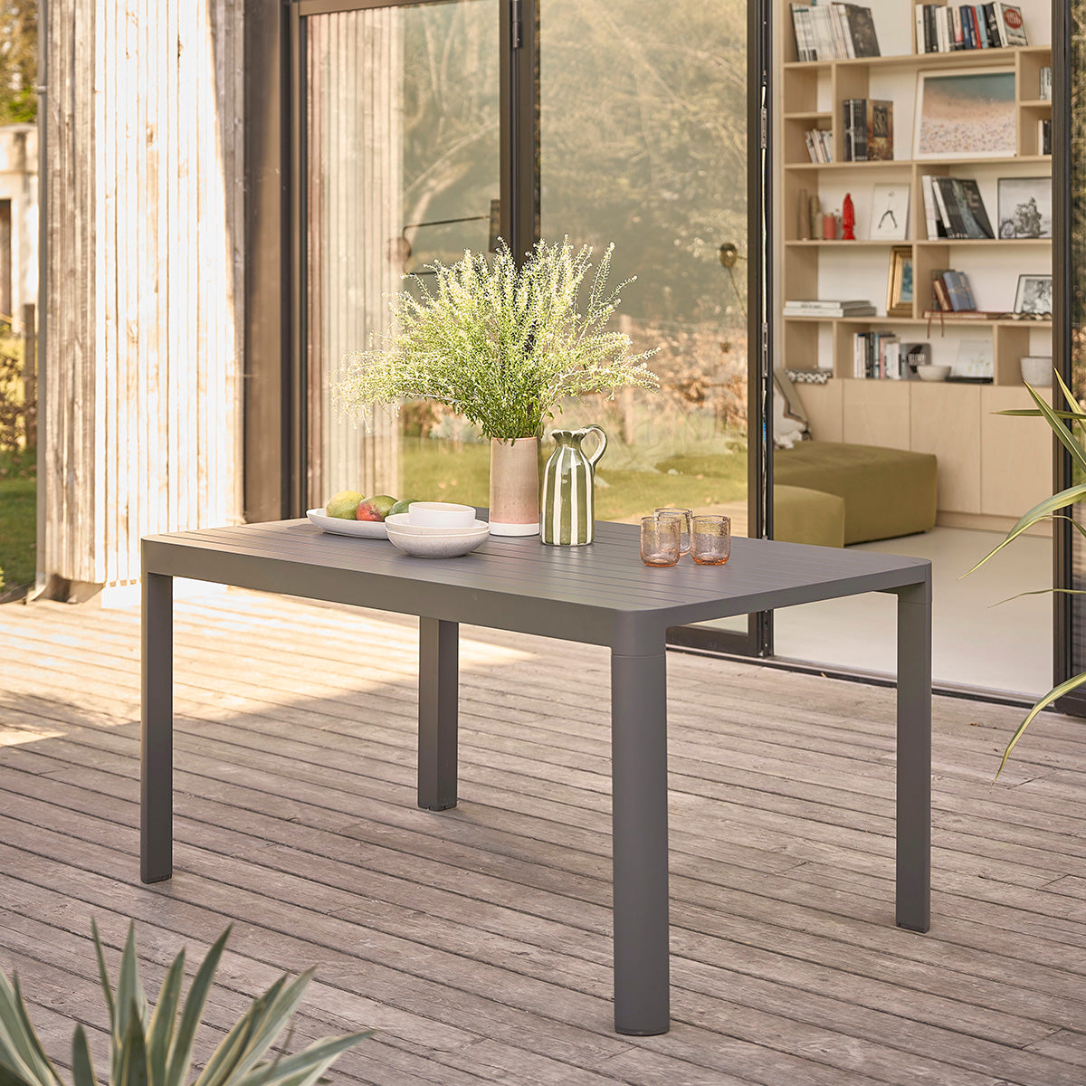 MALTE - Gartenmöbel aus Aluminium und massivem Teakholz ausziehbar 6/8 pers.