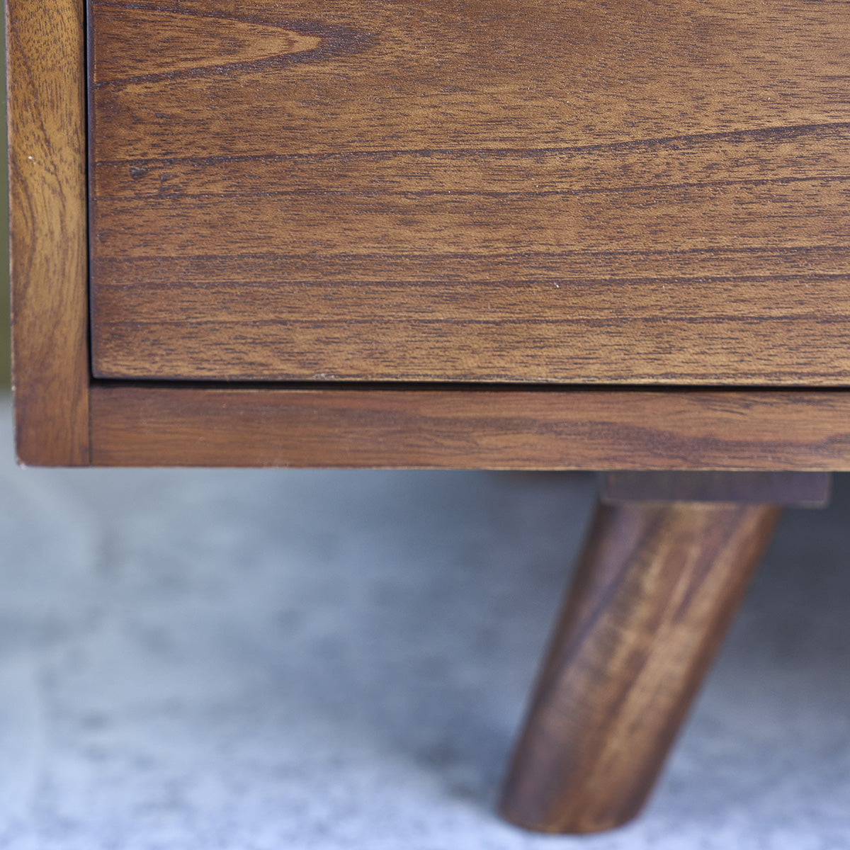 MILO - Meuble TV en mindi massif finition noyer 140 cm