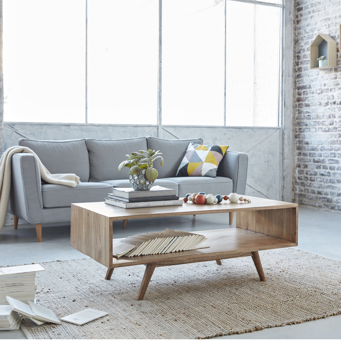ODDA - Couchtisch aus massivem Mindi-Holz 120 cm