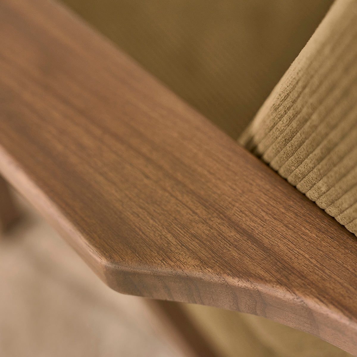 ACHILLE - Fauteuil en mindi massif foncé et velours côtelé vert