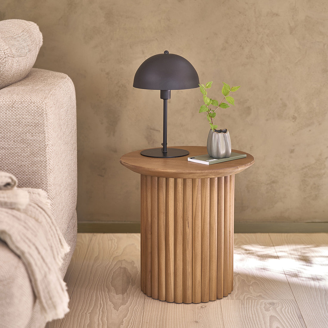 COLINE - Runder Beistelltisch aus massivem Teakholz