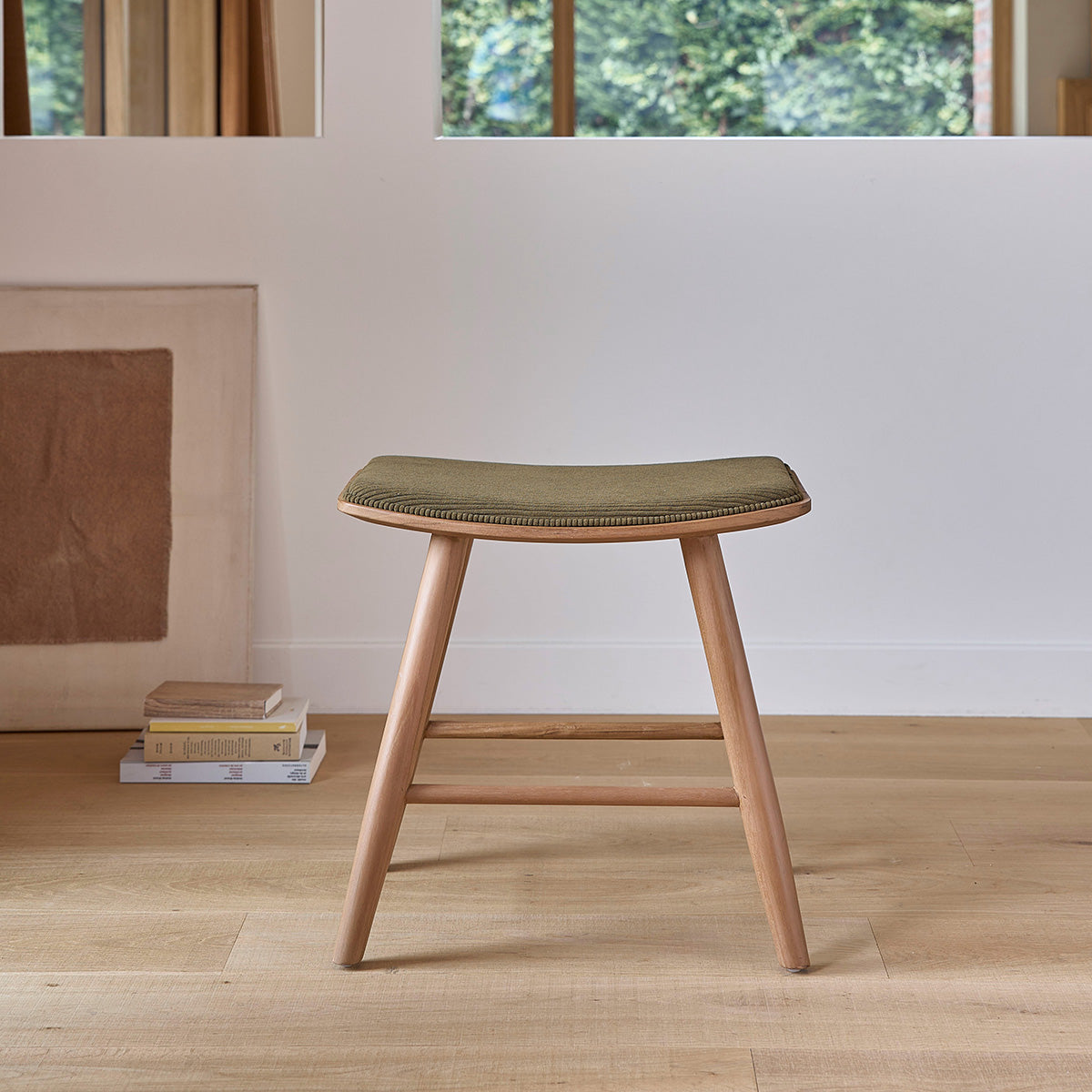 AMBRE - Lot de 2 tabourets en bois de teck assise velours côtelé 45 cm